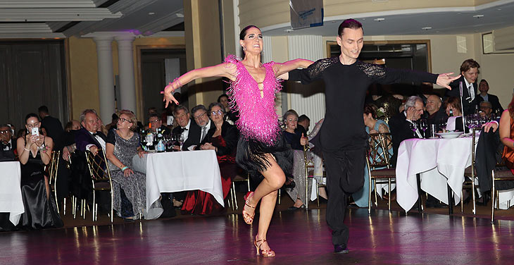 Latein-Tanzshoweinlage der Tanzschule am Stachus mit Stephanie Götz und David Koglin (©Foto: Martin Schmitz)